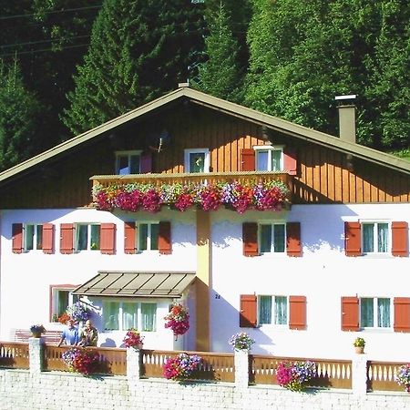 Haus Jochum Bed & Breakfast Langen am Arlberg Exterior photo